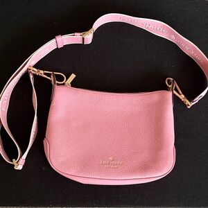 KATE SPADE NEW YORK PEBBLED LEATHER BRIGHT CAR ROSIE SMALL CROSSBODY BAG